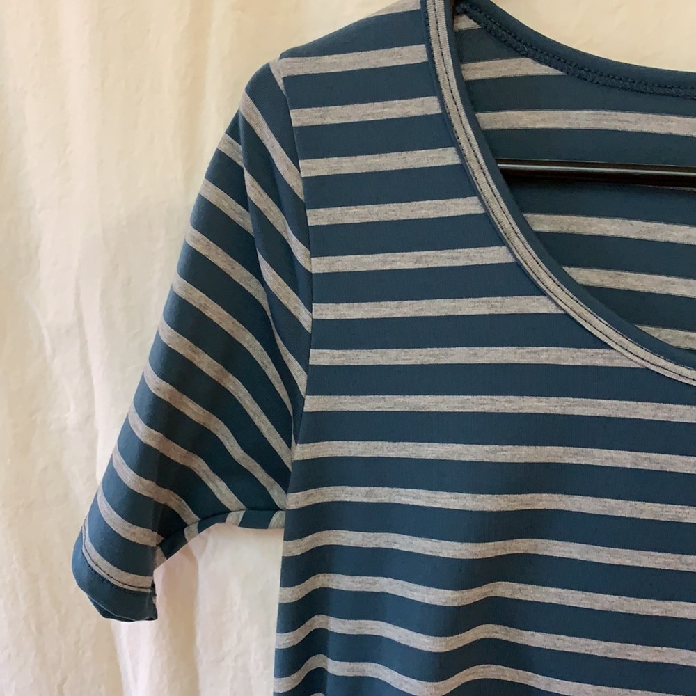 LuLa Roe top - Picture 2 of 6